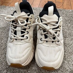 tenis ZARA size 8 color Beige